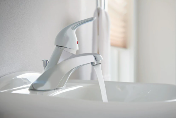 MOEN Adler 4-inch Centerset Single Handle Bathroom Sink Faucet/Tap in  Chrome (Drain and Valve Included) - Image 3